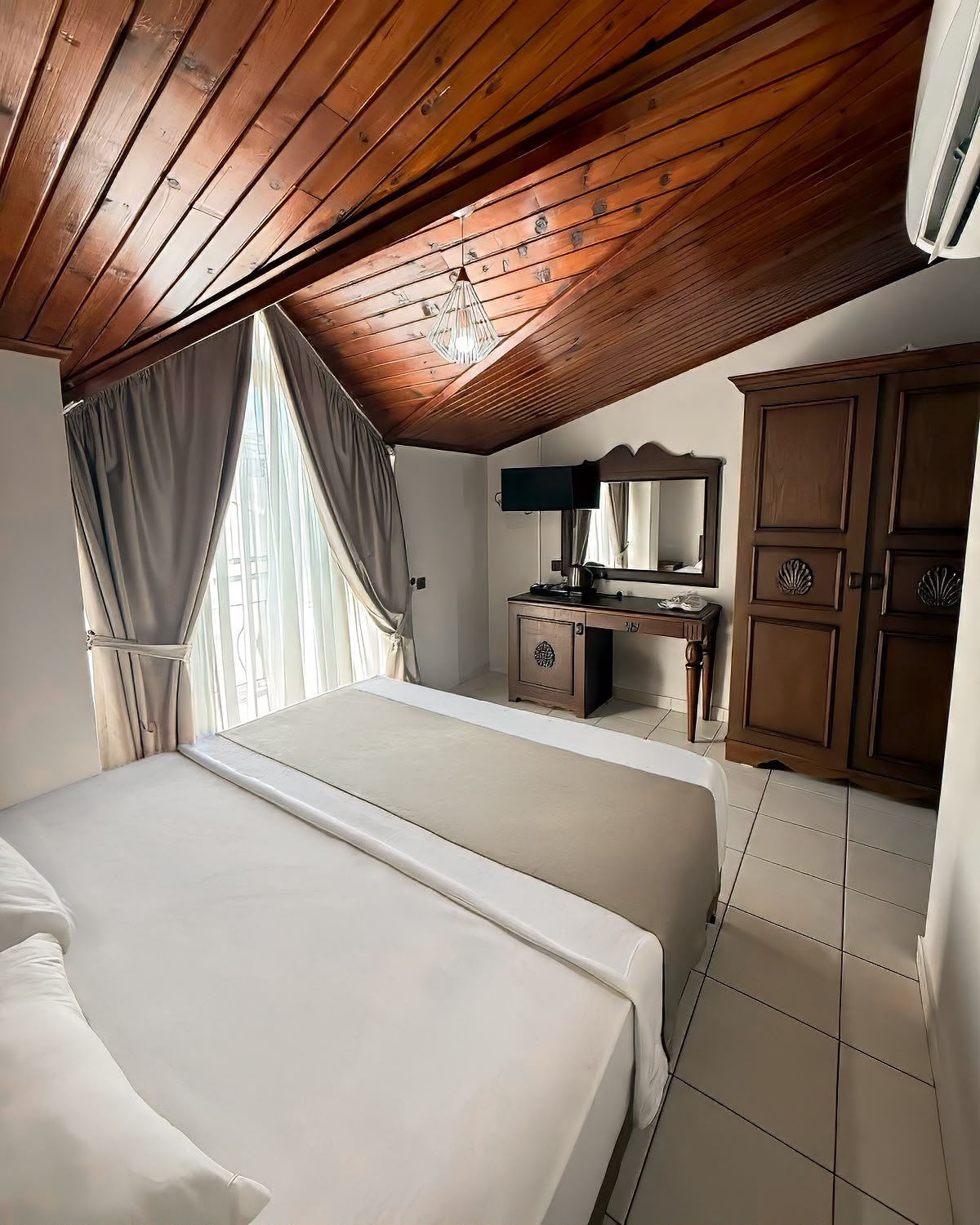 Kutberk Hotel Room 1